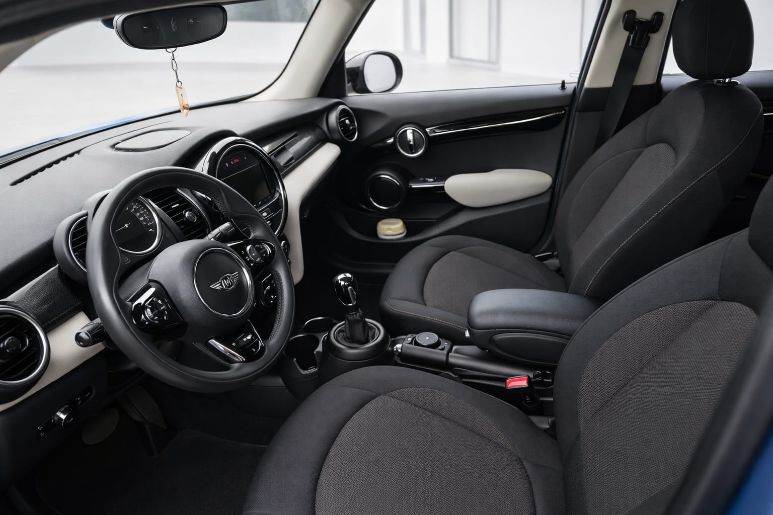 2019 Mini Cooper S Classic for Sale in Sharjah, photo 6 of 7