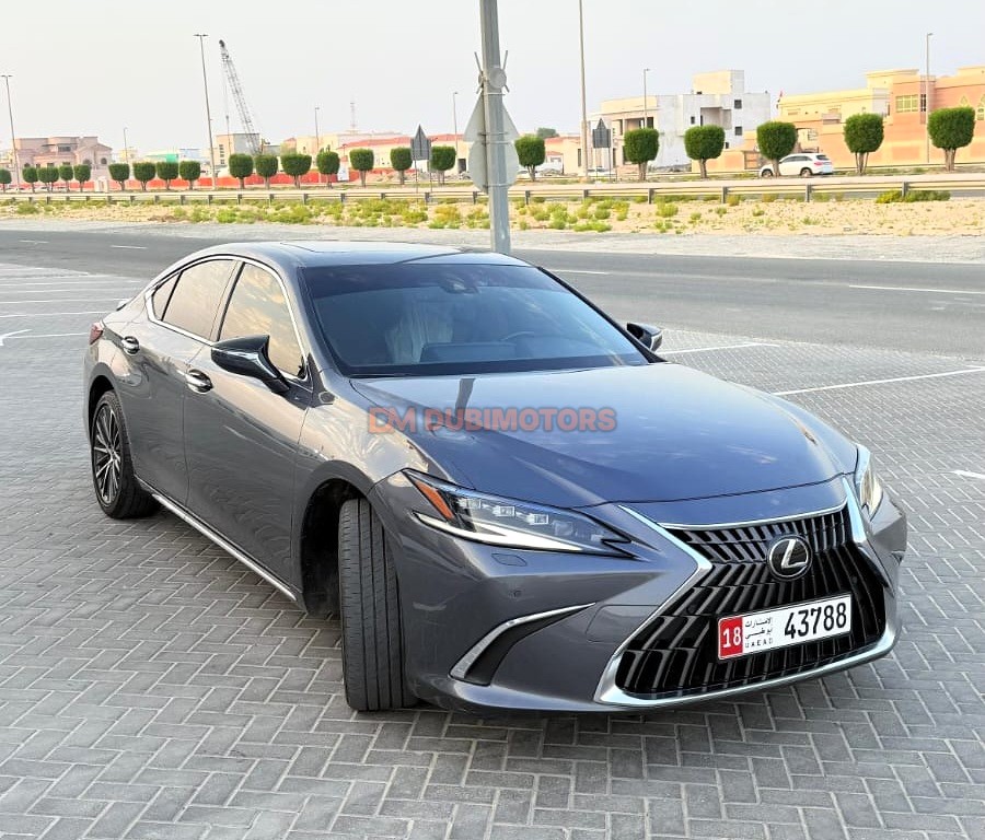 2025 Lexus ES 300h for Sale in Abu Dhabi, photo 2 of 10