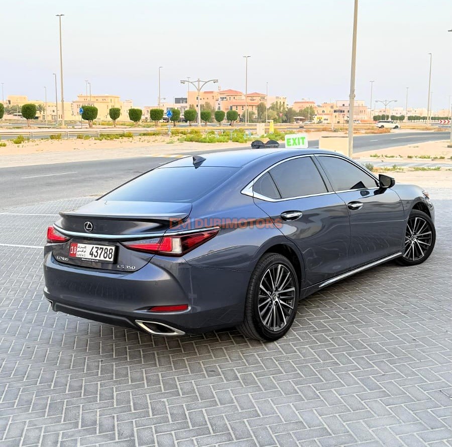 2025 Lexus ES 300h for Sale in Abu Dhabi, photo 3 of 10