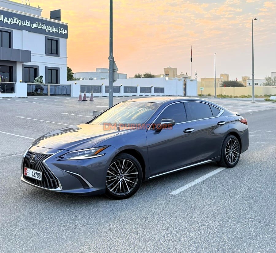 2025 Lexus ES 300h for Sale in Abu Dhabi, photo 6 of 10
