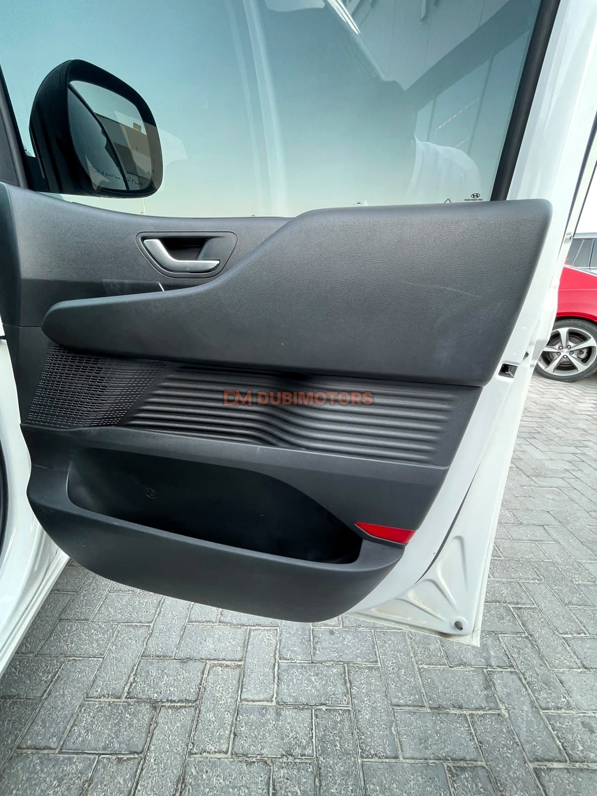 2025 Hyundai Staria Premium for Sale in Abu Dhabi, photo 5 of 17