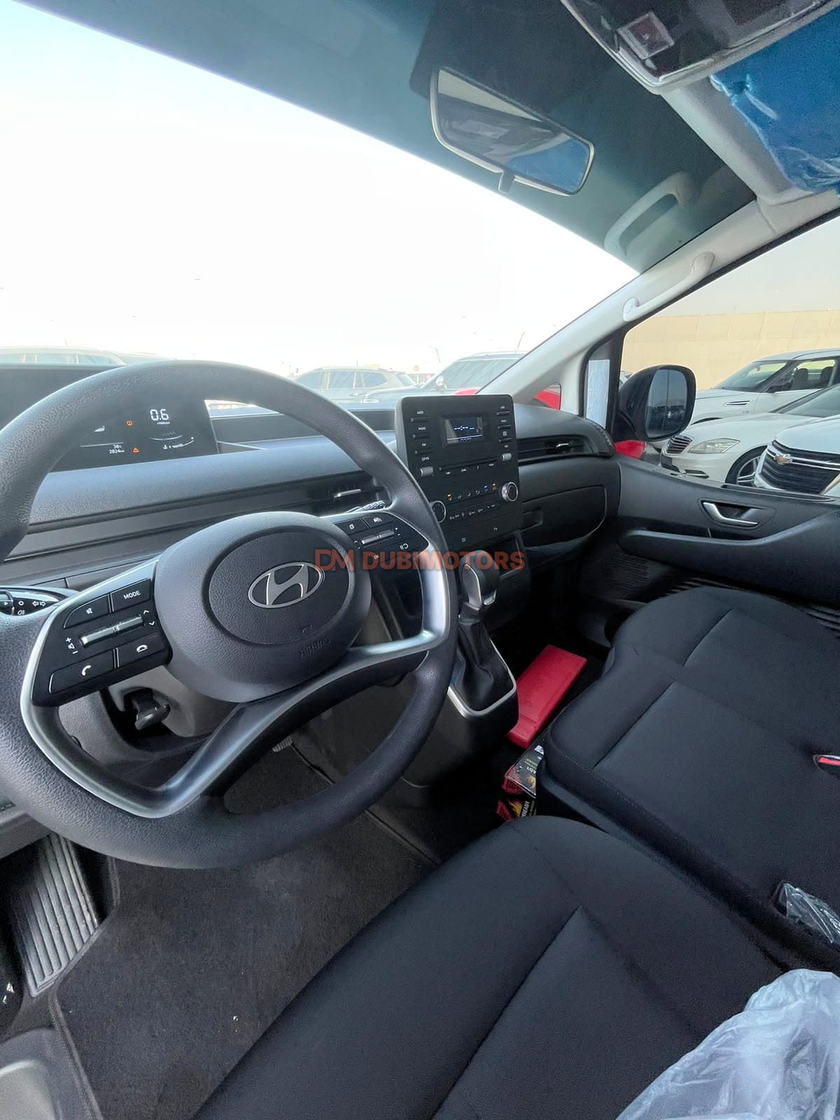 2025 Hyundai Staria Premium for Sale in Abu Dhabi, photo 16 of 17