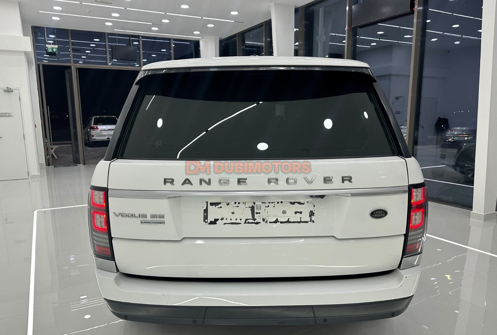 2016 Land Rover Range Rover Vogue SE Supercharged for Sale in Abu Dhabi, photo 2 of 14