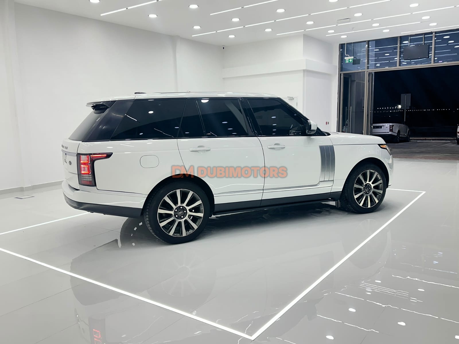 2016 Land Rover Range Rover Vogue SE Supercharged for Sale in Abu Dhabi, photo 3 of 14