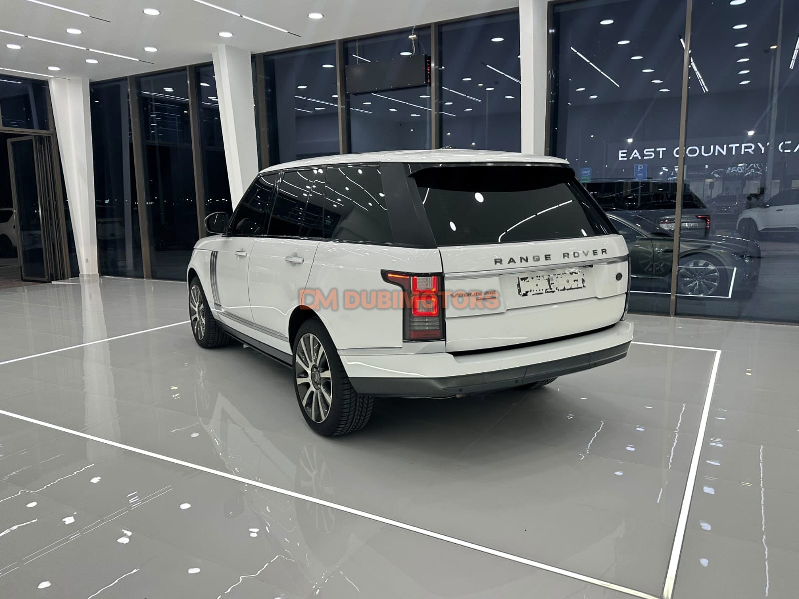 2016 Land Rover Range Rover Vogue SE Supercharged for Sale in Abu Dhabi, photo 4 of 14
