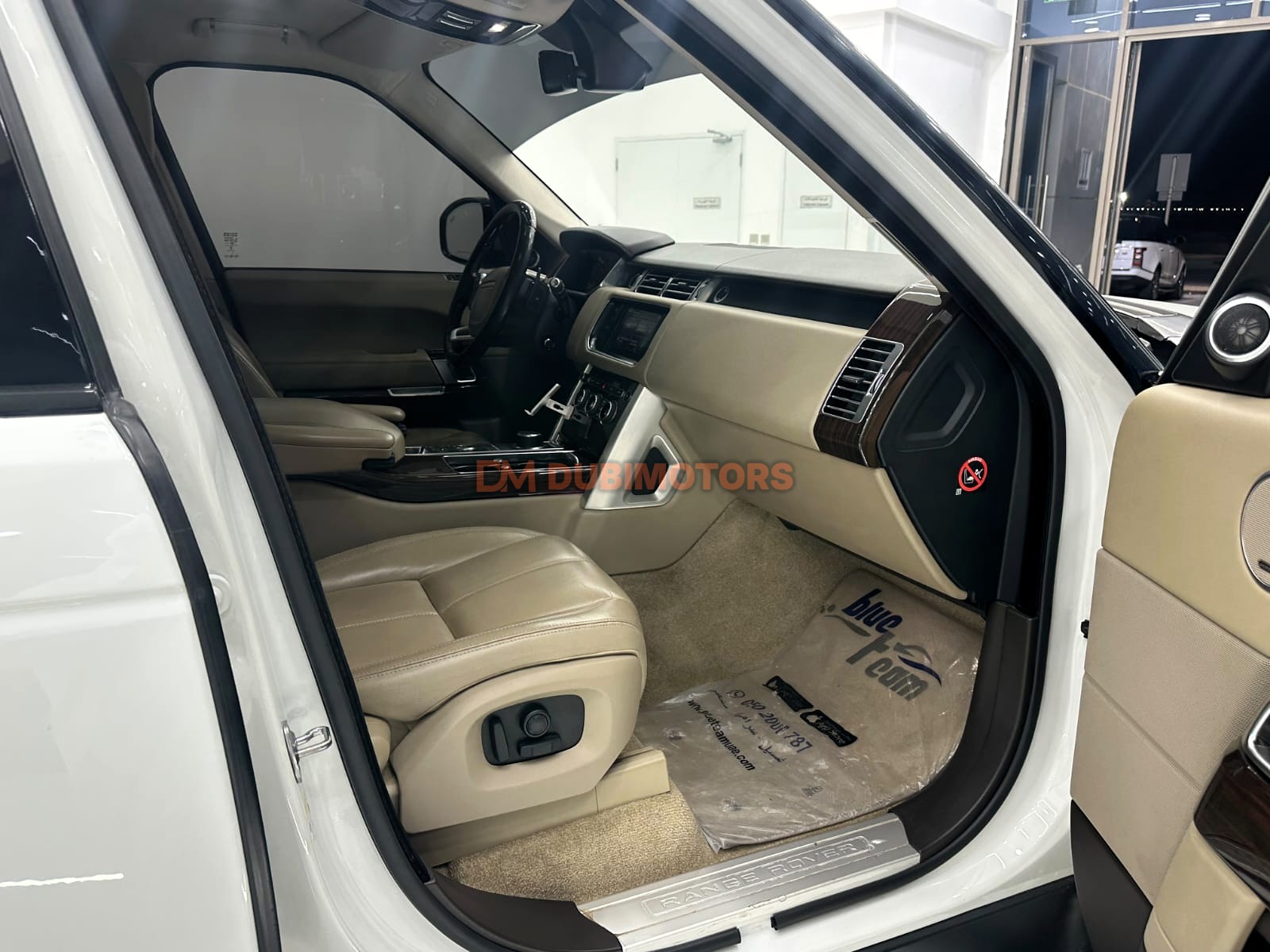 2016 Land Rover Range Rover Vogue SE Supercharged for Sale in Abu Dhabi, photo 10 of 14