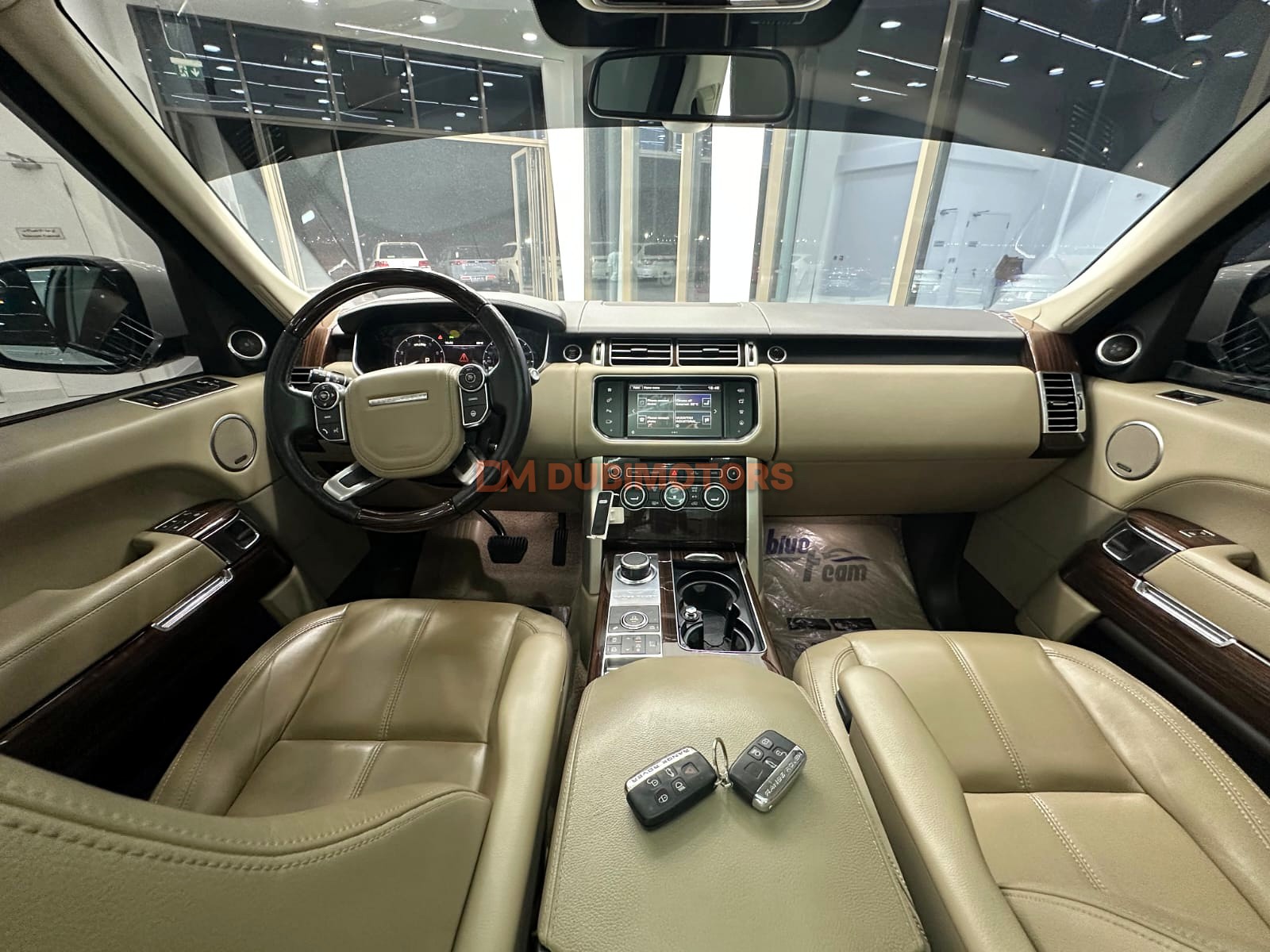 2016 Land Rover Range Rover Vogue SE Supercharged for Sale in Abu Dhabi, photo 11 of 14