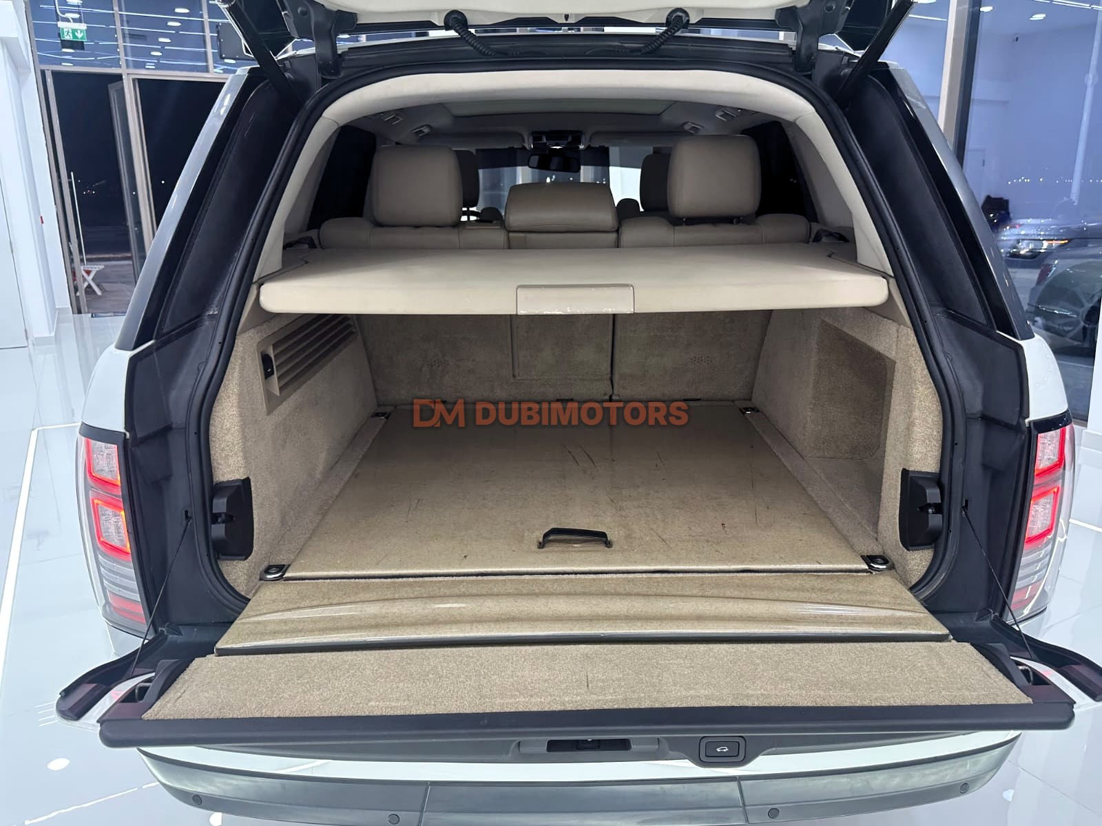 2016 Land Rover Range Rover Vogue SE Supercharged for Sale in Abu Dhabi, photo 12 of 14