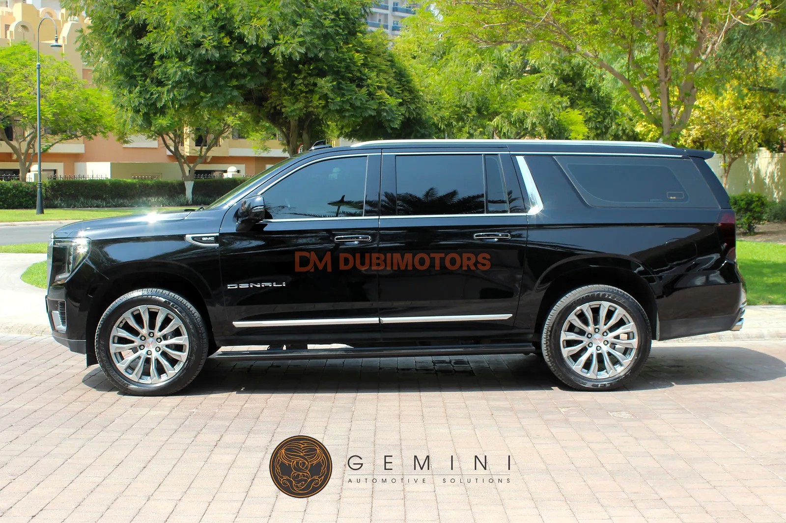 2021 GMC Yukon XL Denali for Sale in Dubai, photo 3 of 17