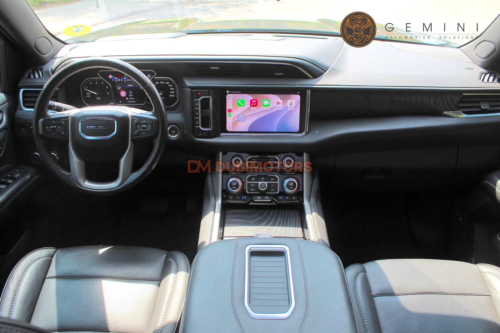 2021 GMC Yukon XL Denali for Sale in Dubai, photo 12 of 17