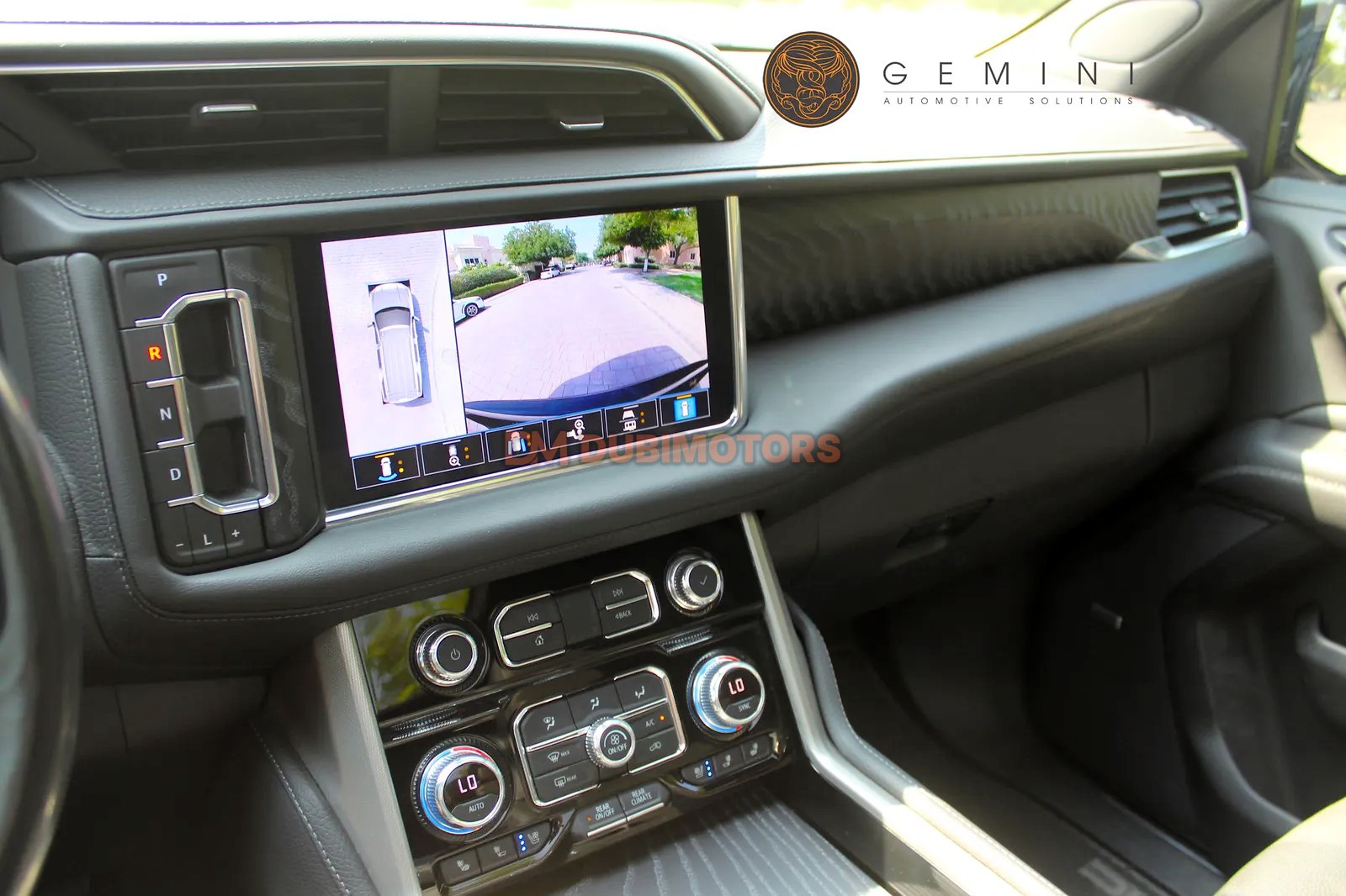 2021 GMC Yukon XL Denali for Sale in Dubai, photo 16 of 17