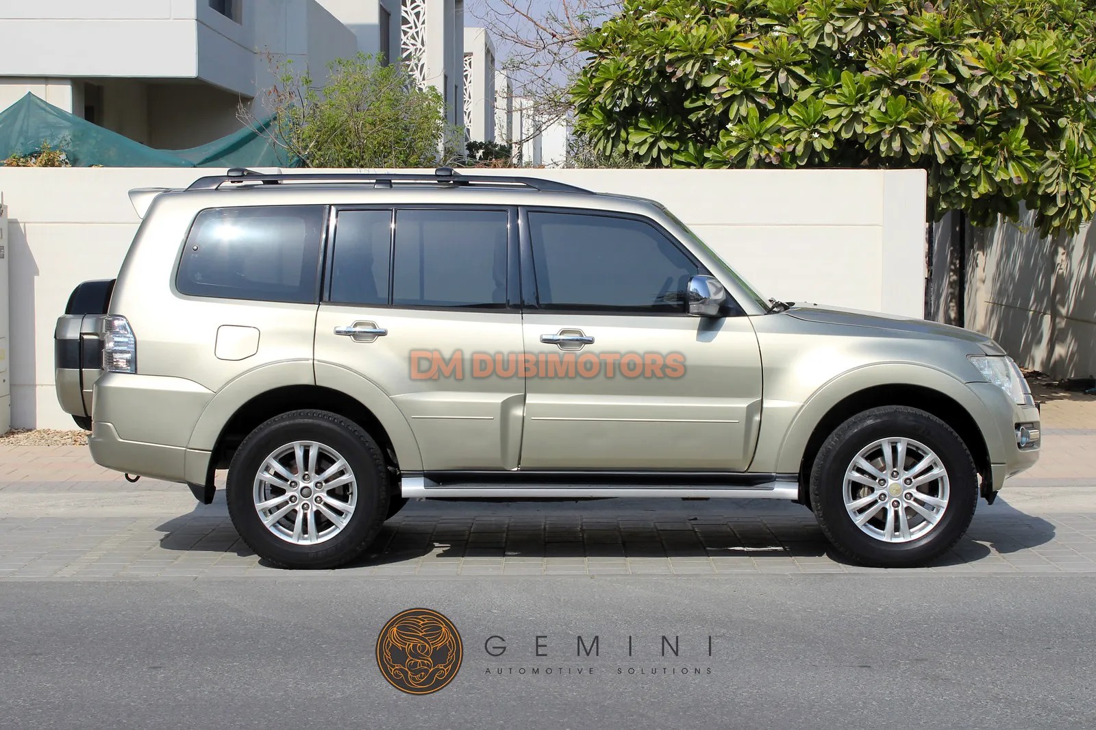 2019 Mitsubishi Pajero GLS for Sale in Dubai, photo 2 of 12
