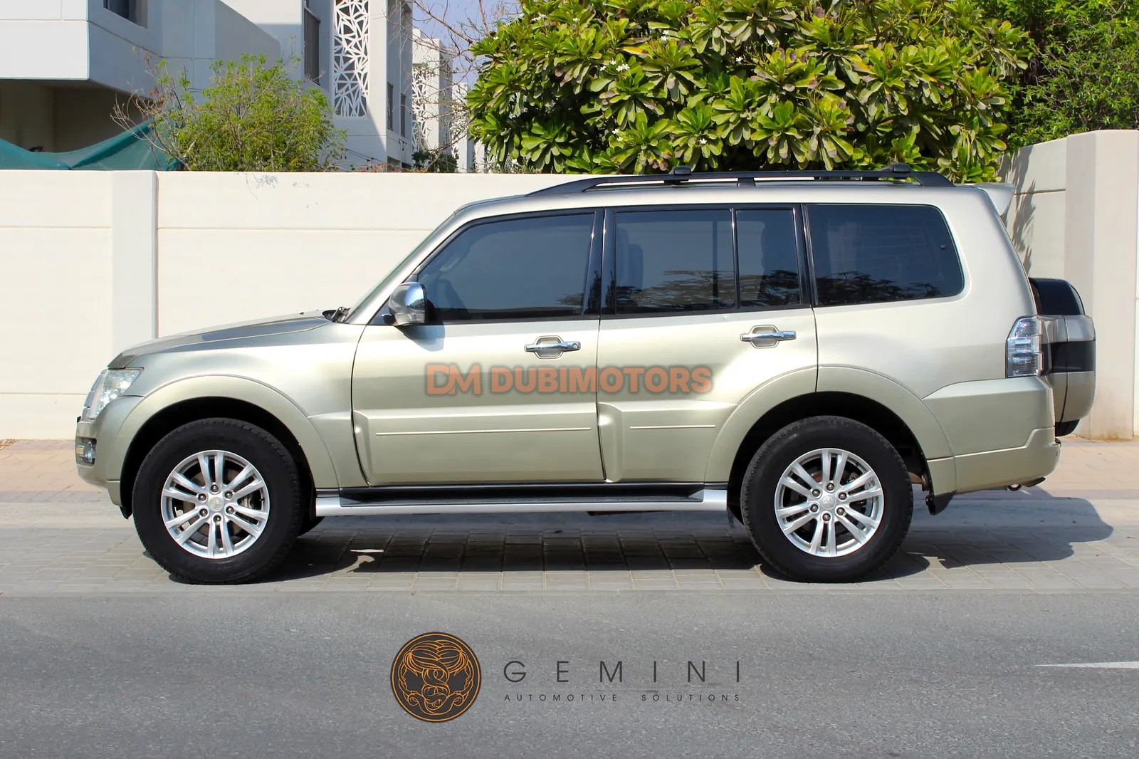 2019 Mitsubishi Pajero GLS for Sale in Dubai, photo 3 of 12
