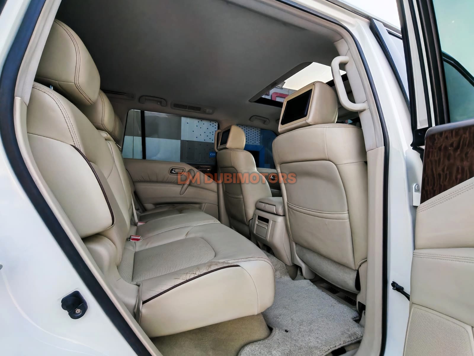 2011 Nissan Patrol LE for Sale in Abu Dhabi, photo 17 of 19
