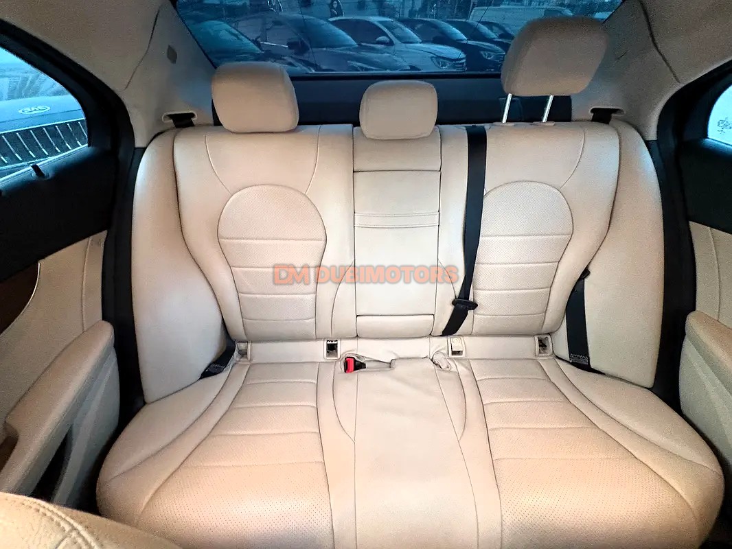 2020 Mercedes-Benz C-Class C 300 for Sale in Dubai, photo 13 of 16