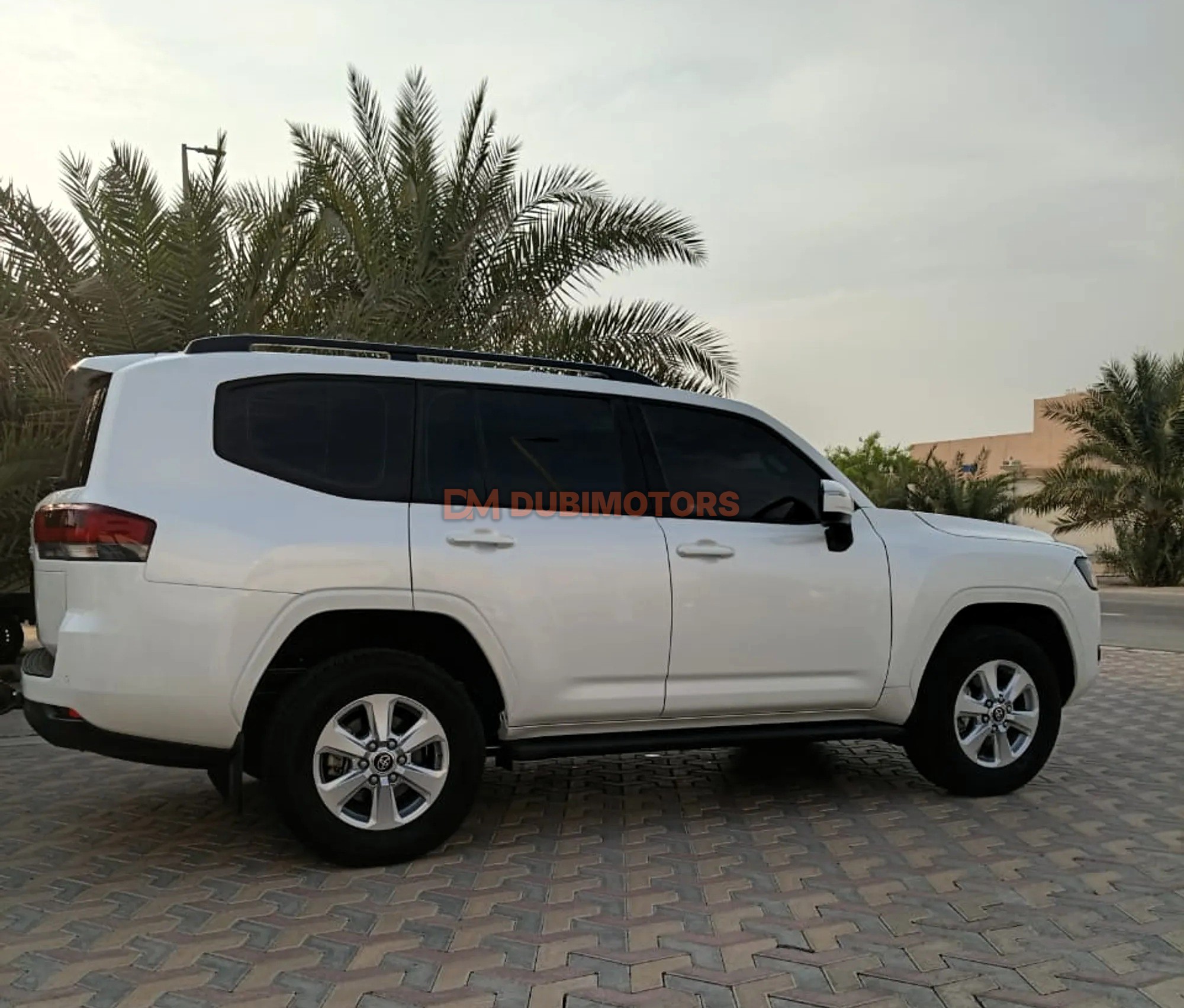 2025 Toyota Land Cruiser EXR for Sale in Abu Dhabi, photo 11 of 14