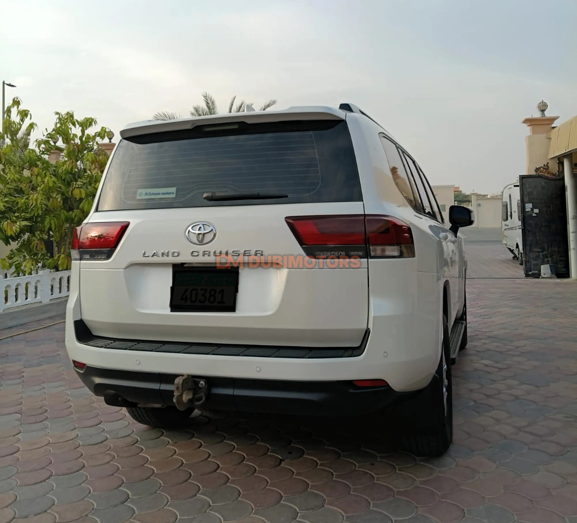 2025 Toyota Land Cruiser EXR for Sale in Abu Dhabi, photo 12 of 14