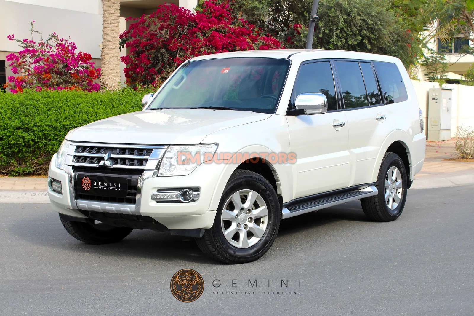 2017 Mitsubishi Pajero GLS for Sale in Dubai, photo 2 of 15