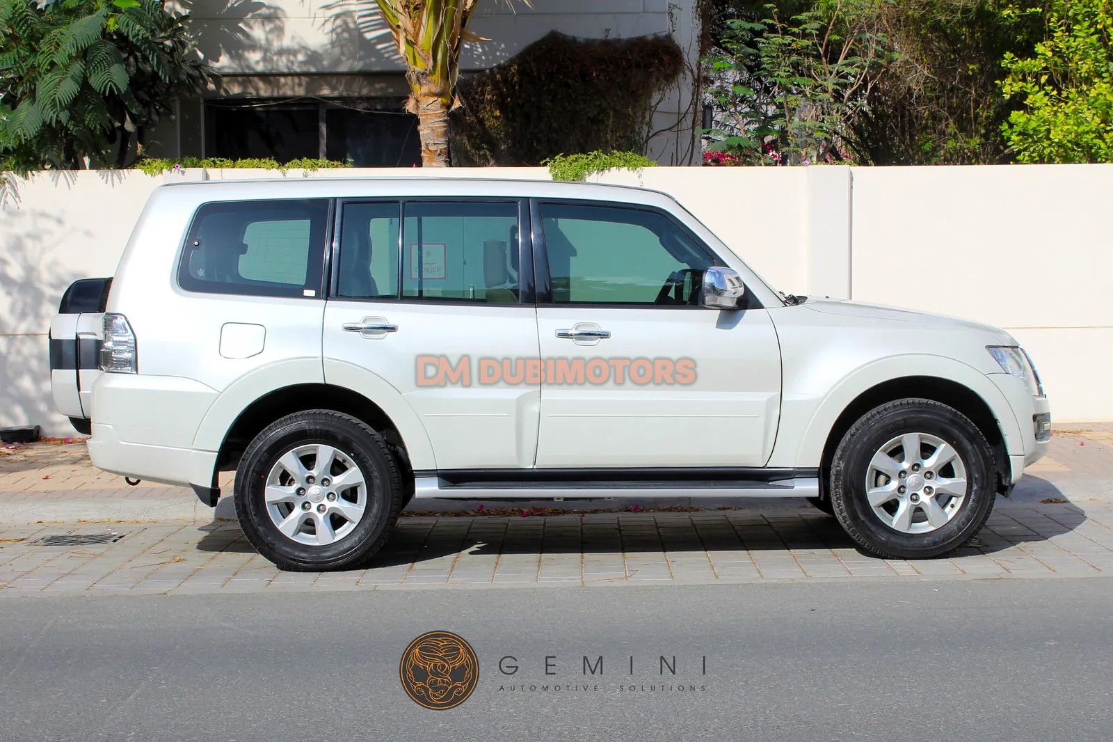 2017 Mitsubishi Pajero GLS for Sale in Dubai, photo 4 of 15