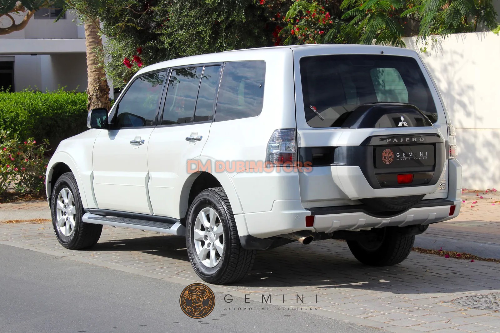 2017 Mitsubishi Pajero GLS for Sale in Dubai, photo 5 of 15
