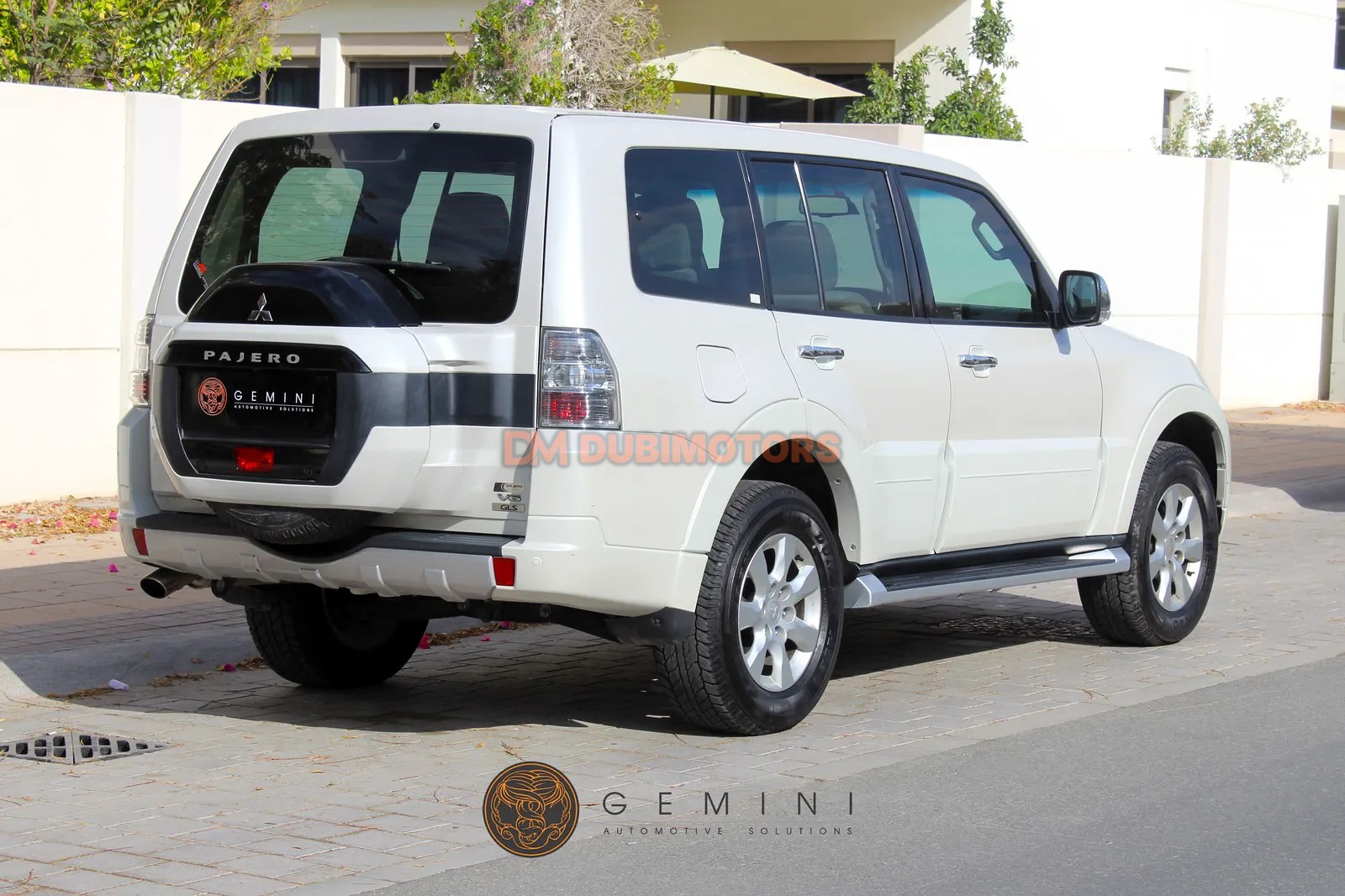 2017 Mitsubishi Pajero GLS for Sale in Dubai, photo 6 of 15