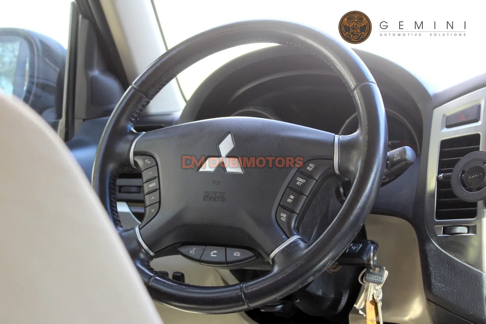 2017 Mitsubishi Pajero GLS for Sale in Dubai, photo 12 of 15