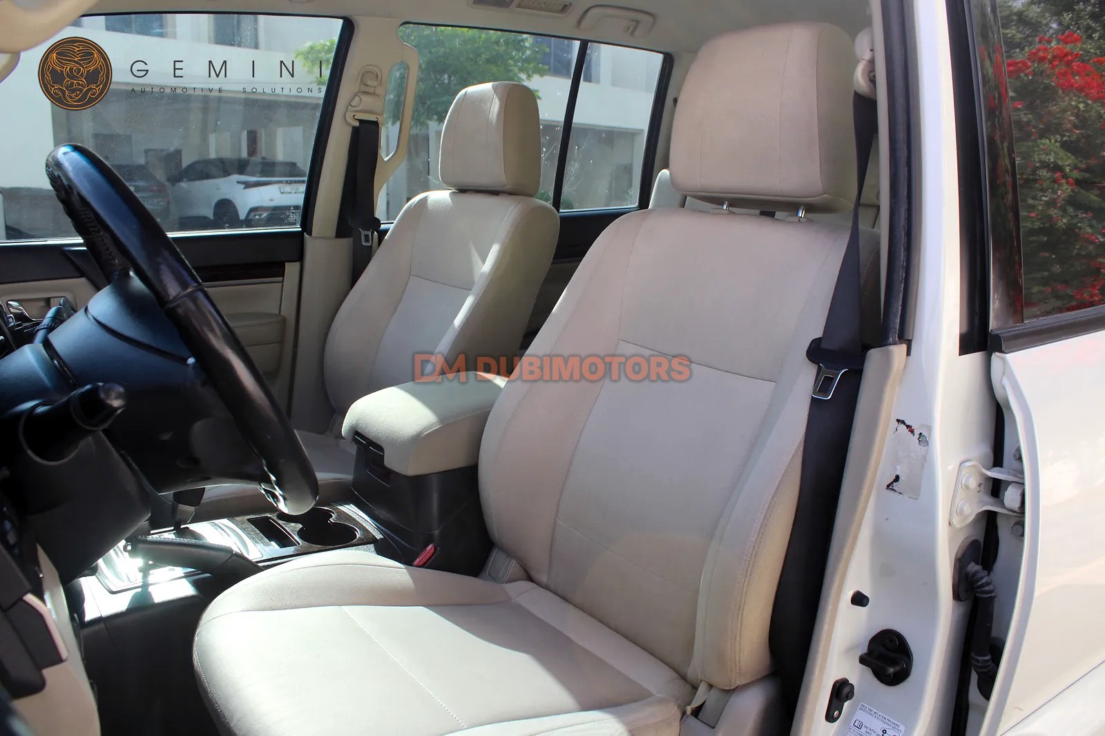 2017 Mitsubishi Pajero GLS for Sale in Dubai, photo 13 of 15