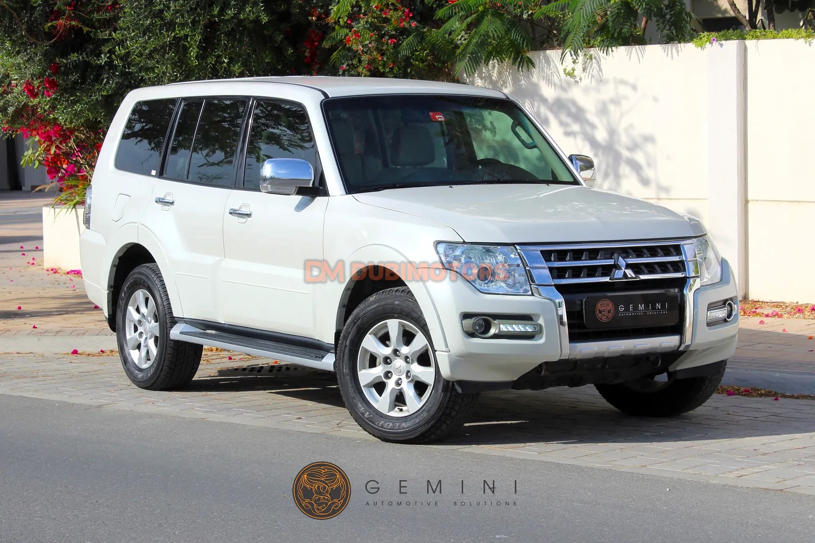 2017 Mitsubishi Pajero GLS for Sale in Dubai, photo 1 of 15
